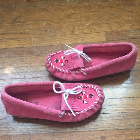 Minnetonka Moccasins Shoes Fringed Beaded size 3 - Picture 2 of 4